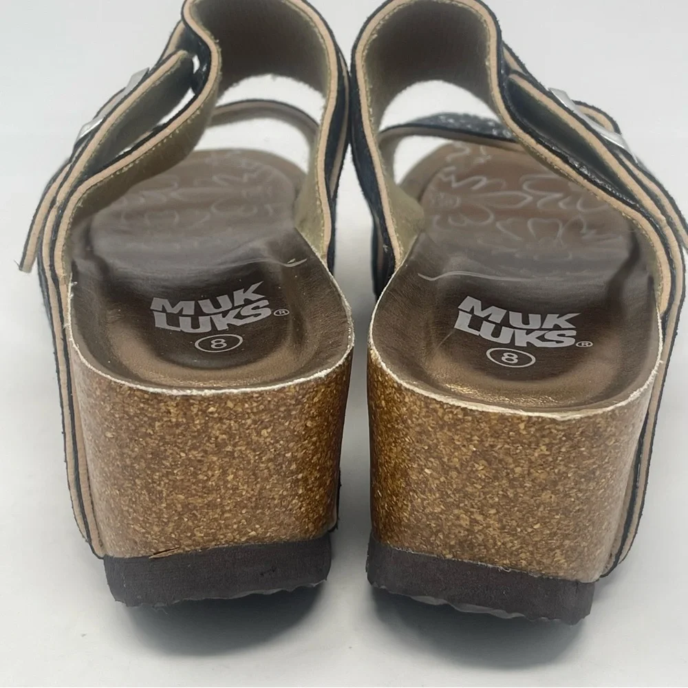 Muk Luks Emery Wedge Sandals Womens 8 Metallic Silver Floral Cork Slip On